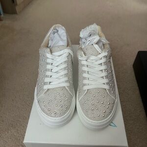 Elegant Pearl-Embellished Women's Sneakers